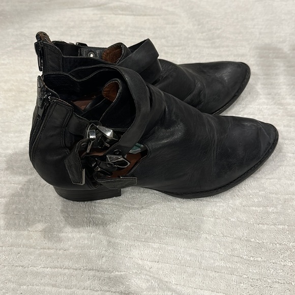 Everly open cut boots - Picture 4 of 4